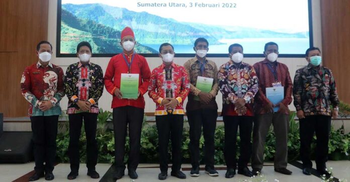 wagub orno serahkan sk adat tora