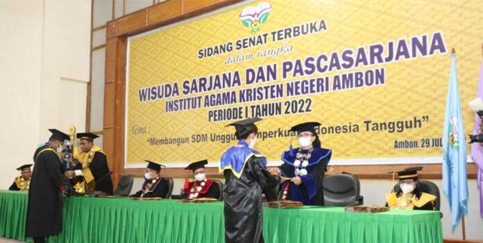 iakn ambon wisuda 57 mahasiswa