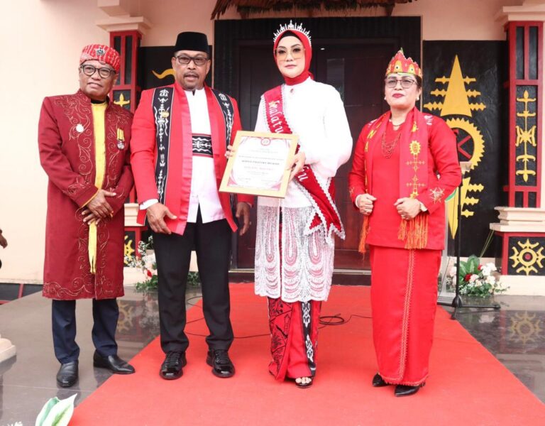 Widya Pratiwi Dianugerahi Gelar Adat Kehormatan “Ina Latu Maluku”