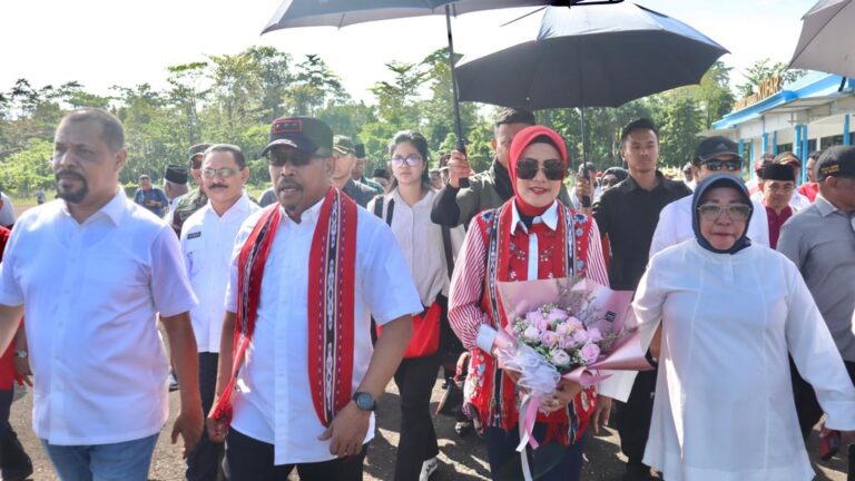 Ina Latu Maluku Berbagi 250 Paket Sembako di Negeri Gah