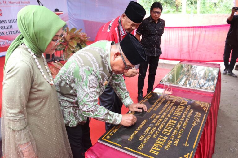 Gubernur Resmikan Gedung RKB MIN 5 dan MTsN 6 Malteng Gubernur Resmikan Gedung RKB MIN 5 dan MTsN 6 Malteng