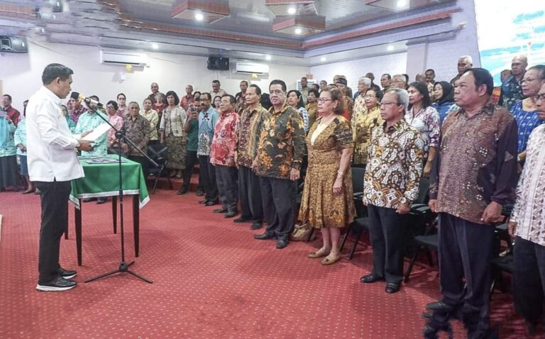 Pj. Wali Kota Resmi Lantik Pengurus PPI Kota Ambon Pj. Wali Kota Resmi Lantik Pengurus PPI Kota Ambon