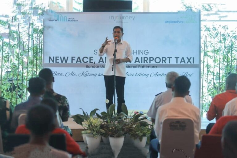 Wattimena Apresiasi Wajah Baru Taksi Bandara Pattimura Wattimena Apresiasi Wajah Baru Taksi Bandara Pattimura