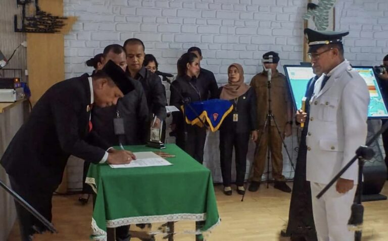 Wattimena Lantik Hatala Jadi KPN Batumerah Wattimena Lantik Hatala Jadi KPN Batumerah