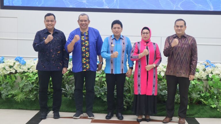Kick Off Gernas BBI BBWI 2024 “Maluku Mendunia”, Sadali : Tingkatkan Kemampuan Produksi UMKM Kick Off Gernas BBI BBWI 2024 “Maluku Mendunia”, Sadali : Tingkatkan Kemampuan Produksi UMKM