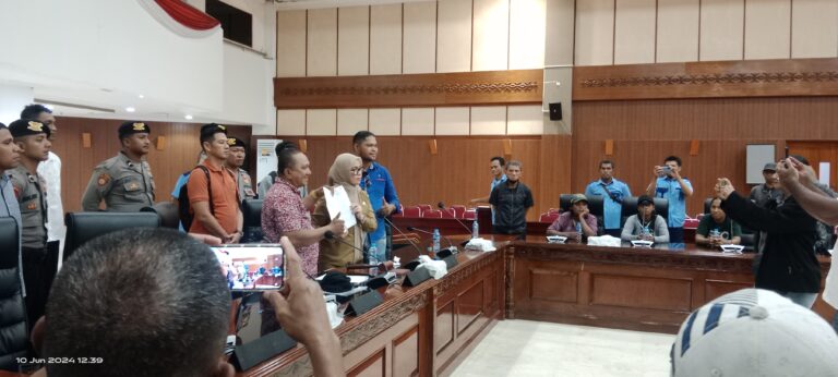 Tolak TAPERA, DPSBI dan KSBSI Demo Di Kantor DPRD Maluku Tolak TAPERA, DPSBI dan KSBSI Demo Di Kantor DPRD Maluku