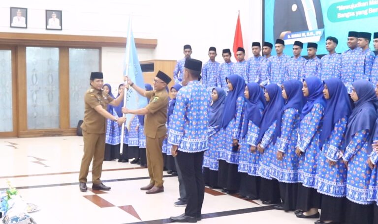Sadali Lepas 46 Kafilah MTQ Provinsi Maluku Sadali Lepas 46 Kafilah MTQ Provinsi Maluku