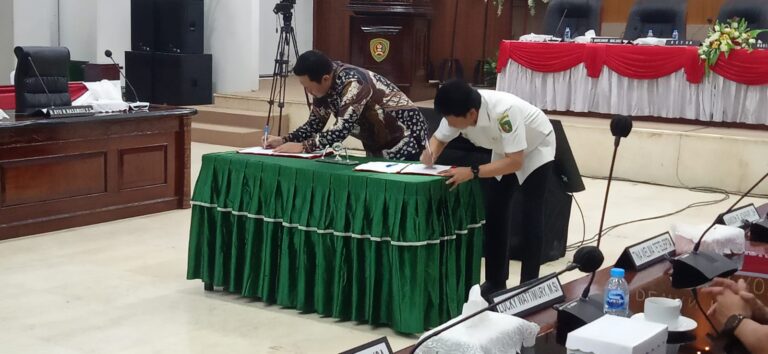 DPRD Pemprov Teken Nota Kesepakatan Bersama KUPA-PPAS Perubahan APBD Maluku 2024