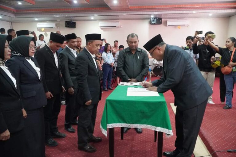 Pj. Wali Kota Lantik Pimpinan Baznas Kota Ambon