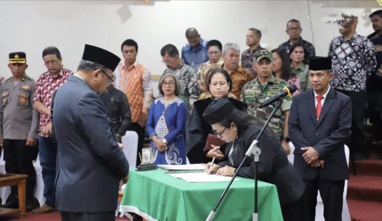 Pj. Wali Kota Ambon Lantik, Robby Sapulette Sebagai Sekkot