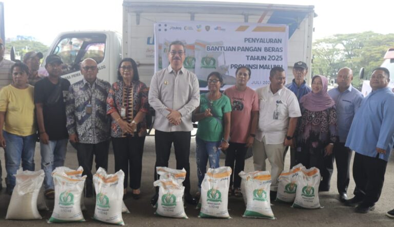Resmi Lepas Bantuan Beras Untuk 119.990 KK Gubernur: Bantuan ini Diharapkan Tepat Sasaran