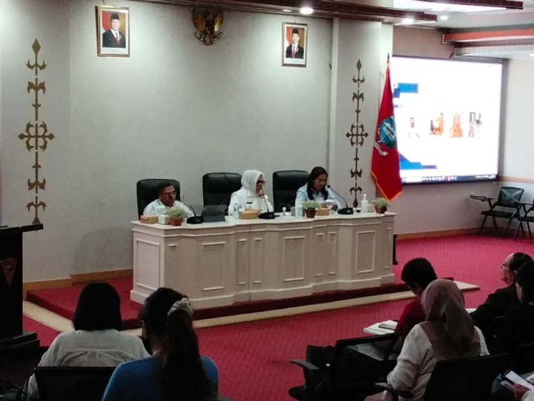 Wawali Ambon Tegaskan Pentingnya Call Center 112 untuk Kemudahan Layanan Darurat Wawali Ambon Tegaskan Pentingnya Call Center 112 untuk Kemudahan Layanan Darurat