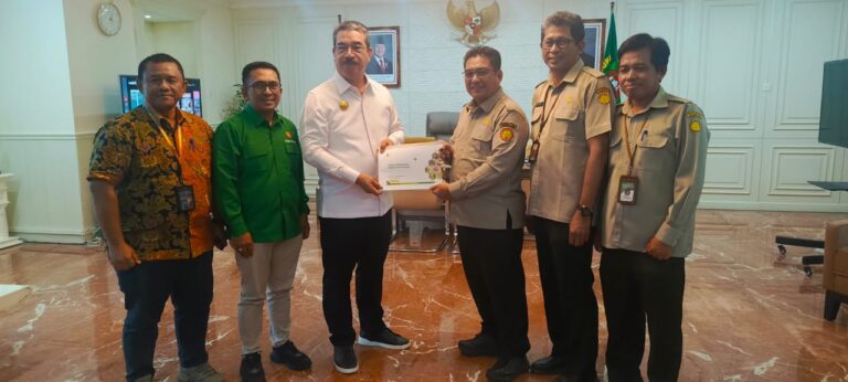 Pertemuan Bapak Gubernur Maluku dengan Dirjen Perkebunan Kementan Pertemuan Bapak Gubernur Maluku dengan Dirjen Perkebunan Kementan