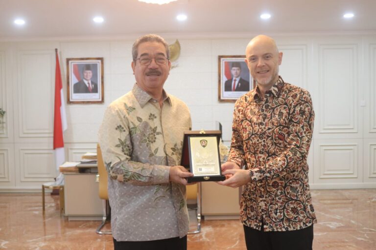 Pertemuan Konsul AS dengan Gubernur Maluku: Perkuat Hubungan Peluang Investasi Pertemuan Konsul AS dengan Gubernur Maluku: Perkuat Hubungan Peluang Investasi