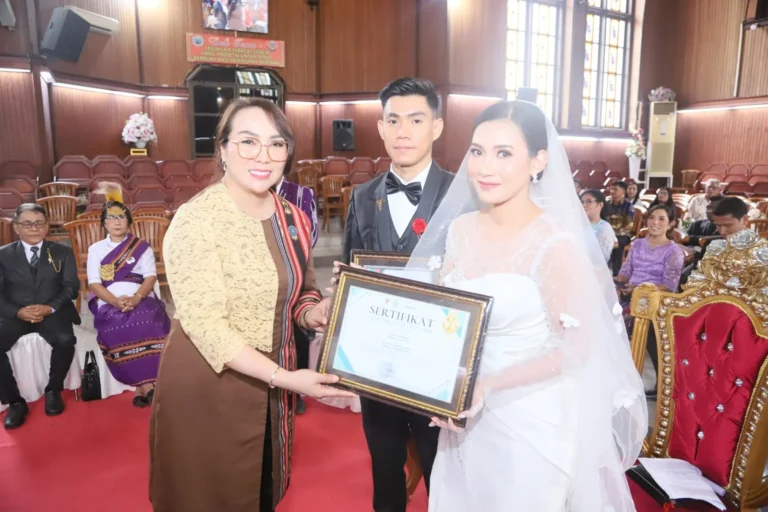 Sertifikat Elsimil: Komitmen Pemkot Ambon untuk Percepatan Penurunan Stunting Sertifikat Elsimil: Komitmen Pemkot Ambon untuk Percepatan Penurunan Stunting