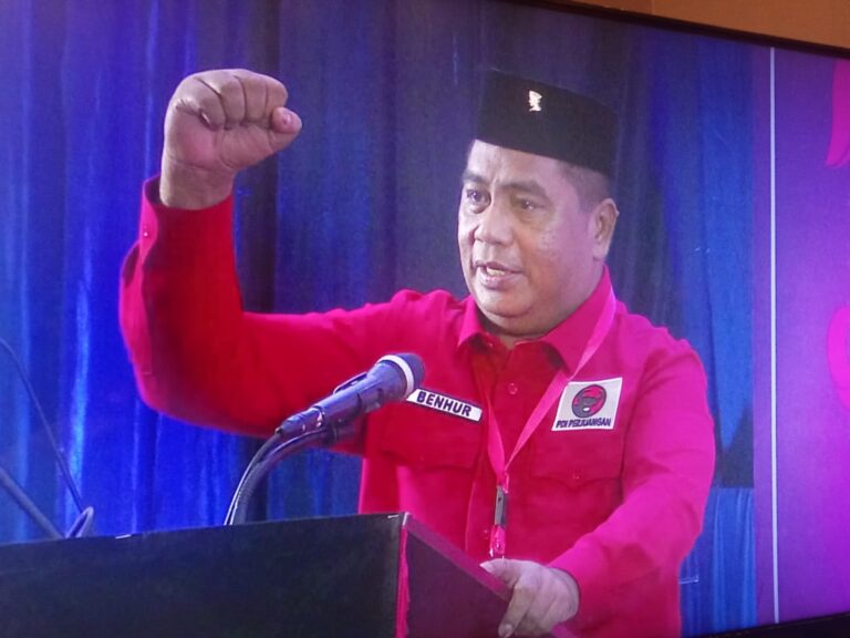 Megawati Resmi Angkat Benhur Watubun Ketua PDIP Maluku, Target Tambah Kursi DPRD hingga 2029